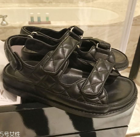 今年流行什么樣的涼鞋？今年流行的涼鞋款式推薦