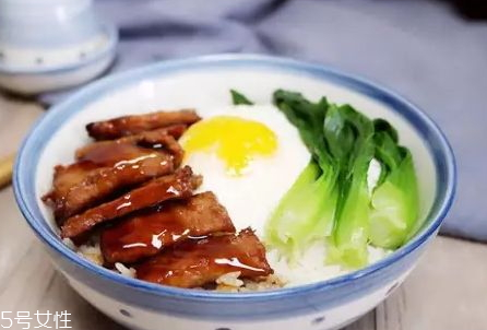 黯然銷魂飯多少錢一碗 黯然銷魂飯的營(yíng)養(yǎng)價(jià)值