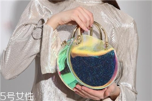 夏天適合背什么包？適合夏天背的包包款式