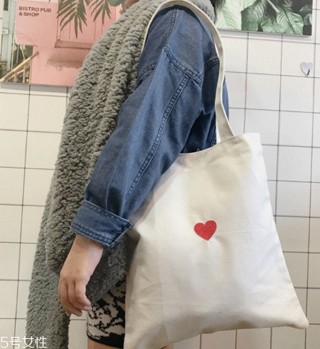 女生背什么包更甜美？適合甜美型女生的包包