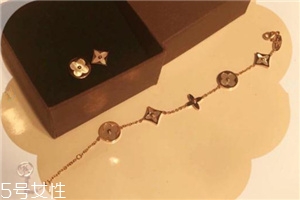 手鏈和腳鏈能同時(shí)帶嗎？手鏈和腳鏈的佩戴講究