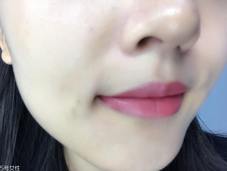 mac brick o la口紅日常嗎？mac brick o la上嘴圖