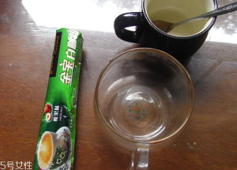 白咖啡是什么顏色？白咖啡是白色嗎？