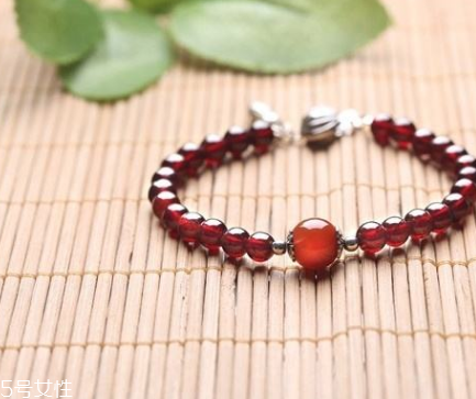 手鏈珠子單數(shù)還是雙數(shù)？手鏈珠子個(gè)數(shù)講究