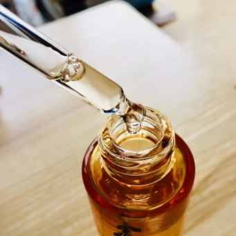 嬌蘭黃金復原蜜和雅詩蘭黛小棕瓶哪個好？