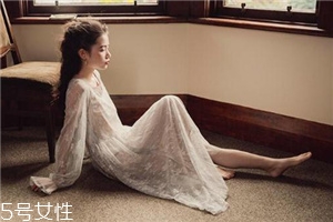 夏天穿什么樣的百褶裙好看？夏天適合穿什么百褶裙