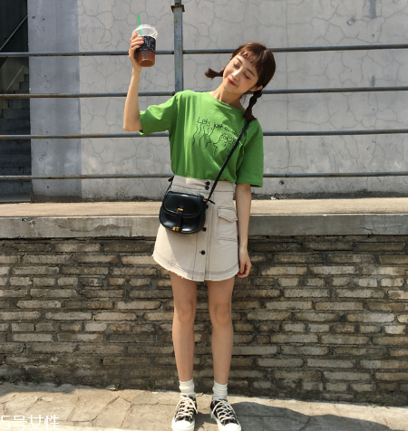 夏天穿什么顏色衣服顯白？夏天最顯白的衣服顏色
