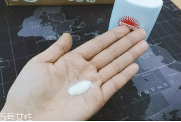 高絲suncut藍瓶防曬霜是物理防曬嗎？會不會搓泥