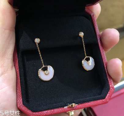 耳環(huán)買黃金還是鉑金？耳環(huán)黃金和鉑金哪個好