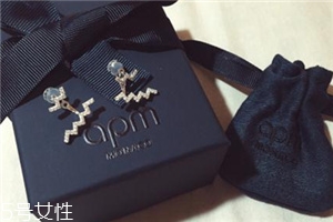 耳釘有血跡怎么清洗？耳釘上的血跡用什么洗？