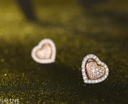 耳釘什么材質(zhì)的好？耳釘買什么材質(zhì)好？
