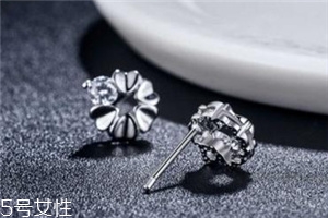 耳釘什么材質(zhì)的好？耳釘買什么材質(zhì)好？