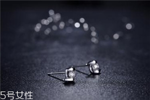 耳釘扣太緊怎么辦？耳釘扣太緊怎么取下來(lái)？