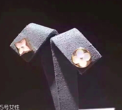 耳釘穿不過去怎么辦？耳釘卡在中間怎么處理？
