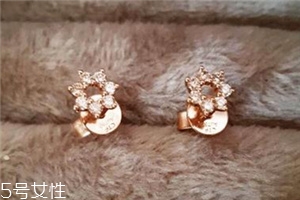 耳釘變黃怎么清洗？耳釘變黃了怎么辦？