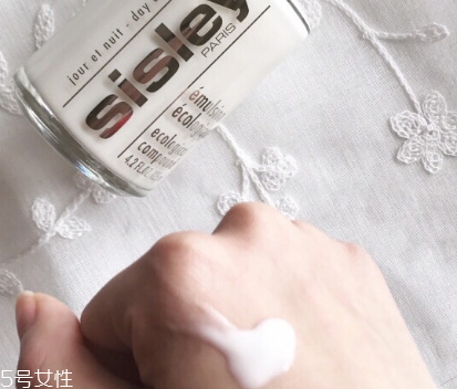 乳液可以當晚霜用嗎？乳液當晚霜用好嗎？