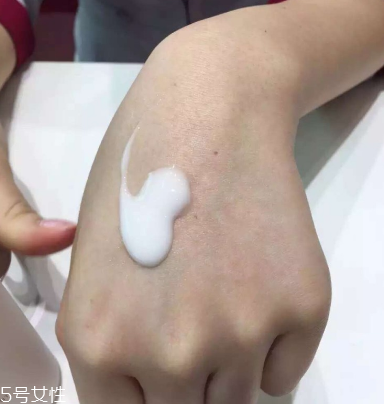 乳液可以當(dāng)妝前乳嗎？乳液當(dāng)妝前乳用好嗎？