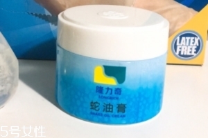 蛇油膏治腳氣嗎？腳氣可以用蛇油膏嗎？