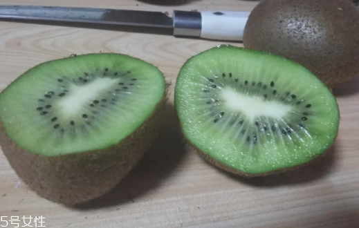 綠心獼猴桃硬的能吃嗎？硬的綠心獼猴桃能吃嗎？