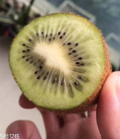 綠心獼猴桃含葉酸嗎？綠心獼猴桃里面有葉酸嗎？