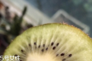 獼猴桃是上火還是降火？上火能吃獼猴桃嗎？