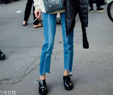 腿粗穿什么牛仔褲顯瘦？腿粗適合穿什么樣的牛仔褲？