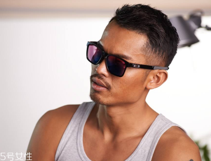 oakley眼鏡多少錢(qián)？歐克利眼鏡正品價(jià)格