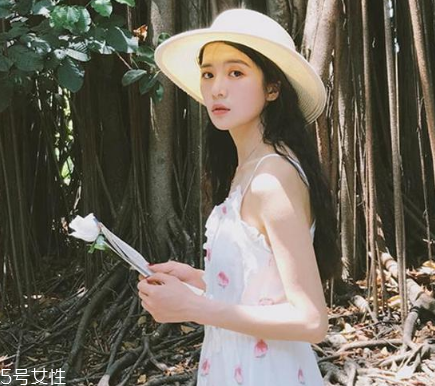 夏天拍照穿什么裙子好看？拍照適合穿什么裙子？