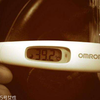 體溫計是熱脹冷縮嗎？體溫計原理