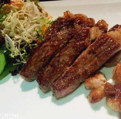 西冷牛排如何腌制肉嫩？西冷牛排腌制方法
