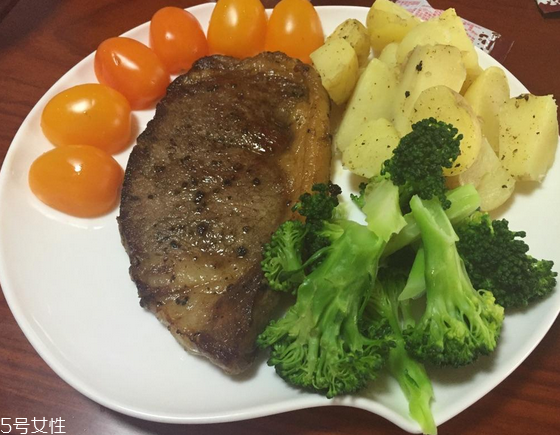 西冷牛排有肥肉嗎？西冷牛排是瘦肉嗎？