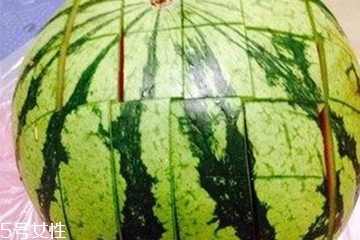 西瓜擺盤切法 怎樣切西瓜不浪費？
