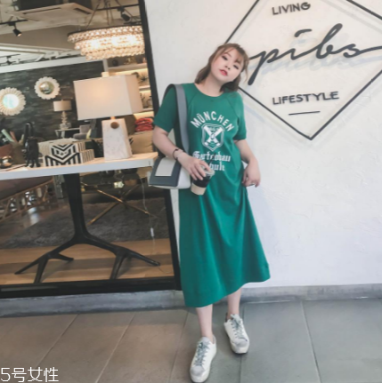 綠色連衣裙怎么搭配？綠色連衣裙搭配圖片