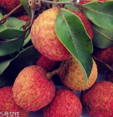荔枝食用方法 荔枝怎么吃不上火？