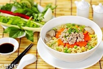 方便面加牛奶好吃嗎？牛奶方便面是黑暗料理嗎？