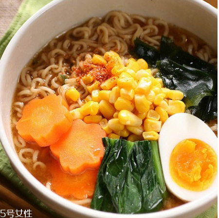 方便面加牛奶好吃嗎？牛奶方便面是黑暗料理嗎？