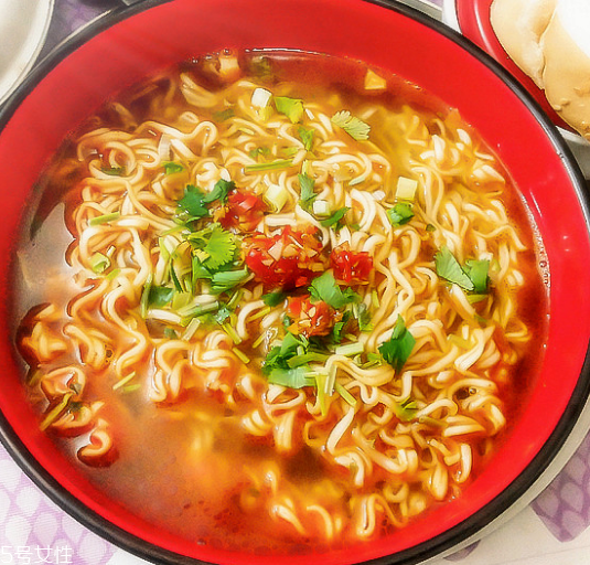 方便面和米飯哪個(gè)熱量高？方便面和米飯哪個(gè)更容易長胖？