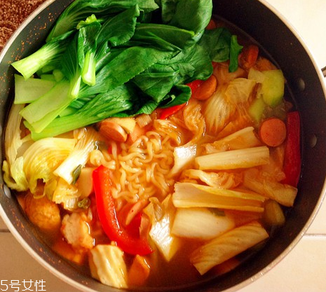 方便面和米飯哪個(gè)熱量高？方便面和米飯哪個(gè)更容易長胖？