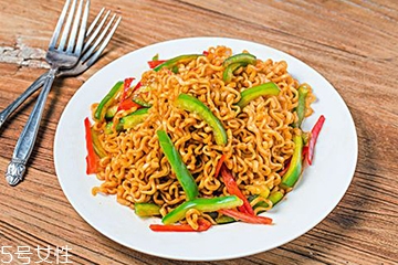 方便面是不是零食？方便面是不是發(fā)物？