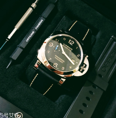 手表上弦是轉(zhuǎn)哪個(gè)方向？手表上弦是順時(shí)針還是逆時(shí)針？