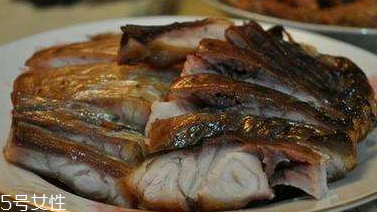 青魚能做魚干嗎？青魚怎么做成魚干？