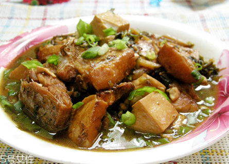 青魚肚子里有蝦能吃嗎？青魚吃蝦嗎？