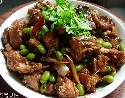 青魚(yú)禁忌食材 青魚(yú)不能和什么一起吃？