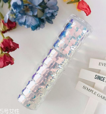 精華液二十歲能用嗎？適合二十歲用的精華液