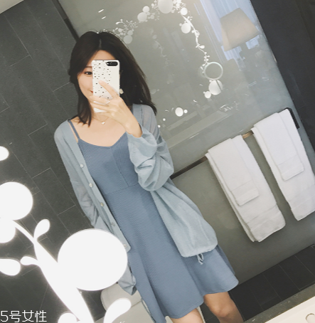 黃皮適合什么顏色裙子？什么顏色裙子適合黃皮女生？