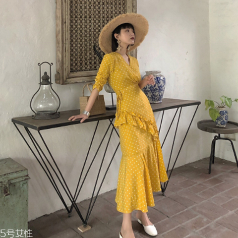 黃皮適合什么顏色裙子？什么顏色裙子適合黃皮女生？