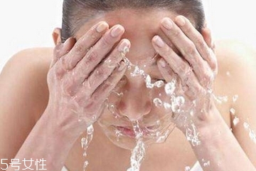 敏感肌能用洗面奶嗎？適合敏感肌用的洗面奶