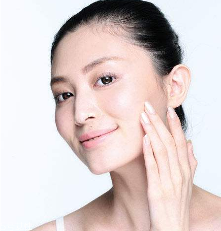 干皮可以用散粉嗎？皮膚干用什么散粉？