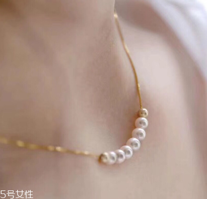 珍珠項鏈能戴著洗澡嗎？珍珠項鏈洗澡要摘下嗎？