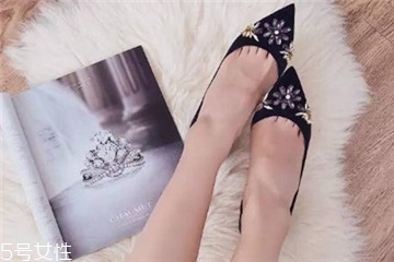 婚鞋可以穿黑色嗎？婚鞋穿黑色好嗎？